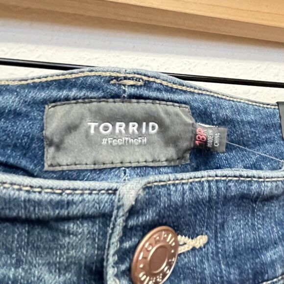 New Torrid Blue Boyfriend Mid-Rise Jeans - Size 18R - Picture 4 of 8